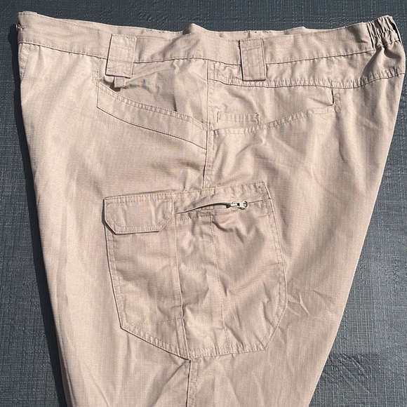 Men’s Lightweight Cargo/Utility Shorts - Picture 5 of 13